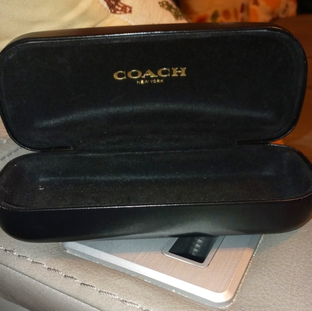 Coach Clamshell Hard Case Eyeglass/Sunglass Velvet lined case w Logo